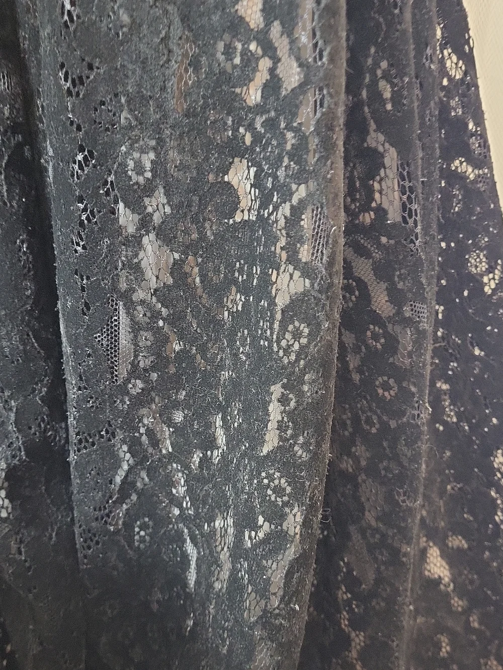 ALICE + OLIVIA Sleeveless Lace bustier Long Black evening gown. Size 0